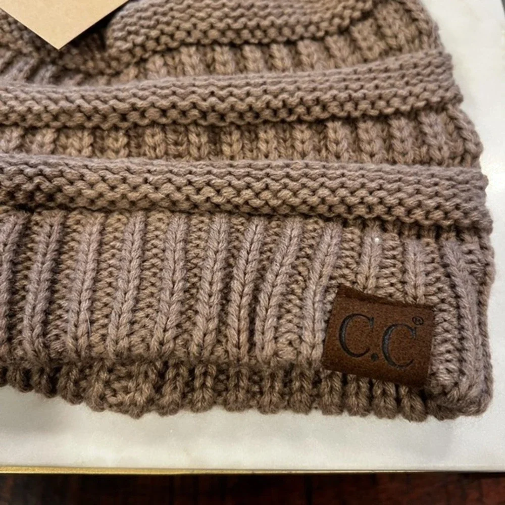 CC Stretch Beanie Exclusive Soft Cable Knit Faux Fur Pom Pom Hat One‎ Size NEW